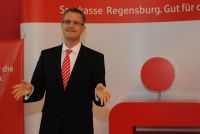 Schatzmeister und Gastgeber Manfred Pitzl erläuterte den Kassenbericht